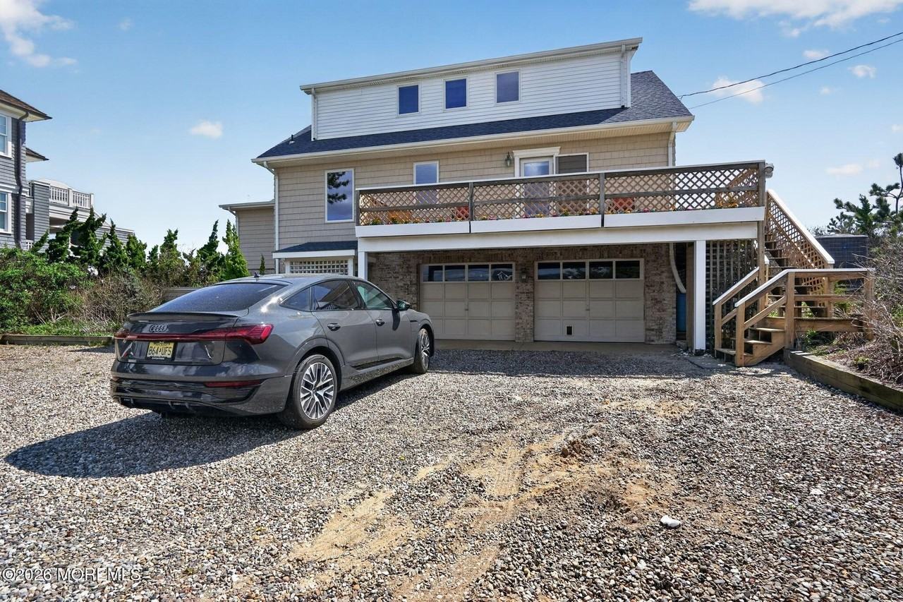 1521 Ocean Ave - Photo 7 of 34