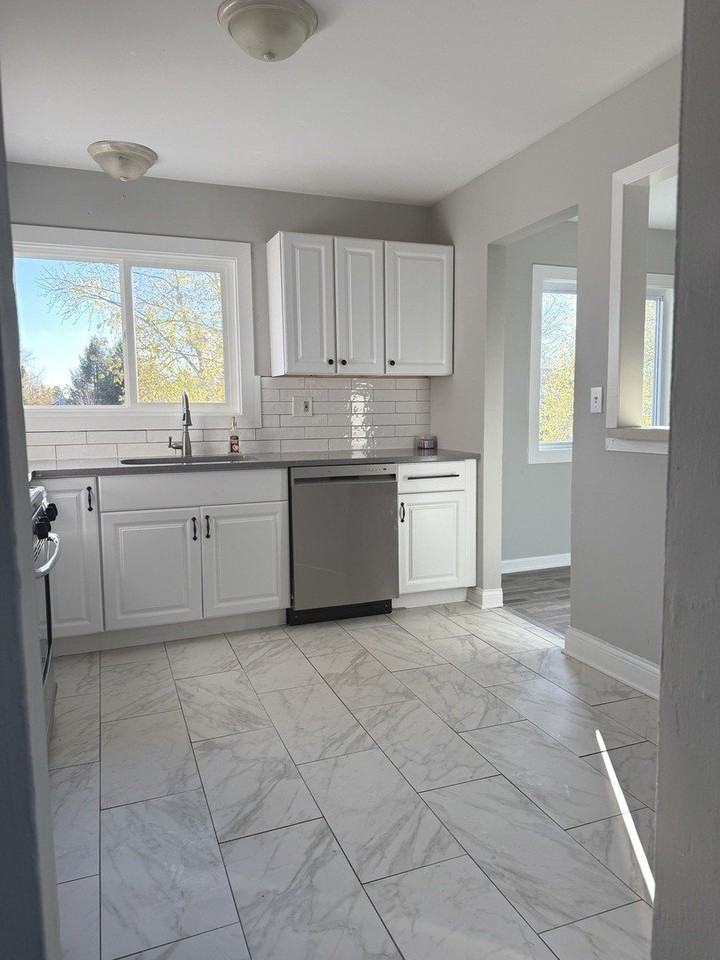 651 Chesapeake Dr - Photo 4 of 17