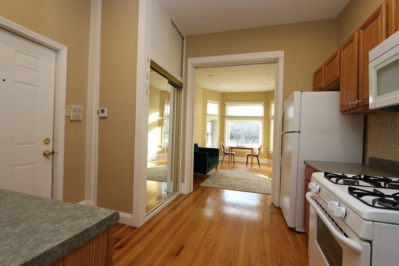 2433 N Kedzie Blvd #1F - Photo 2 of 6