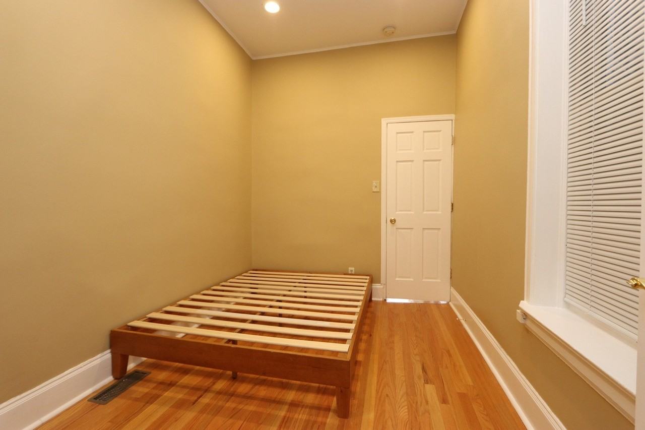 2433 N Kedzie Blvd #1F - Photo 5 of 6