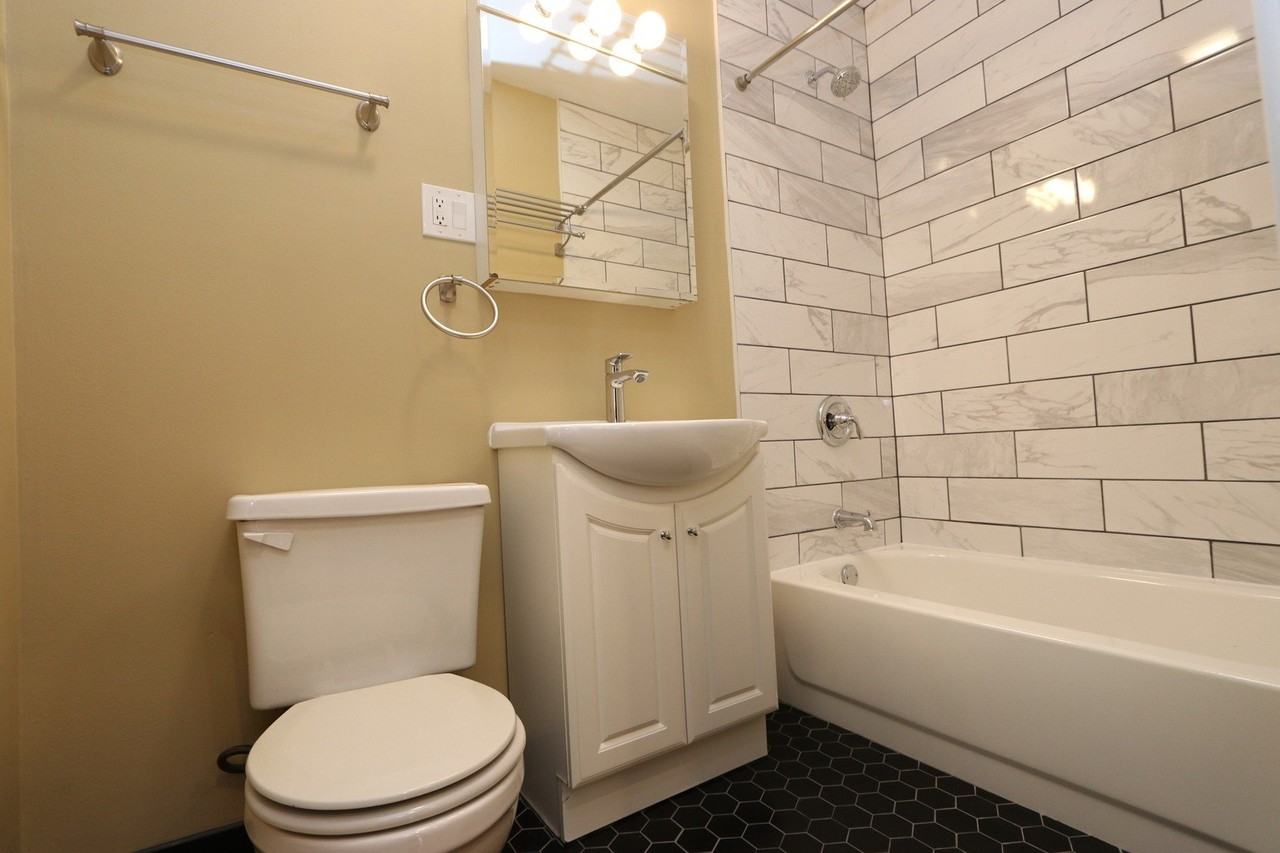 2433 N Kedzie Blvd #1F - Photo 6 of 6