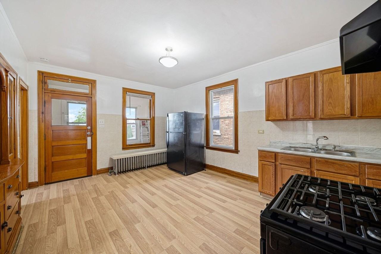 4749 S Keeler Ave #2 - Photo 4 of 11