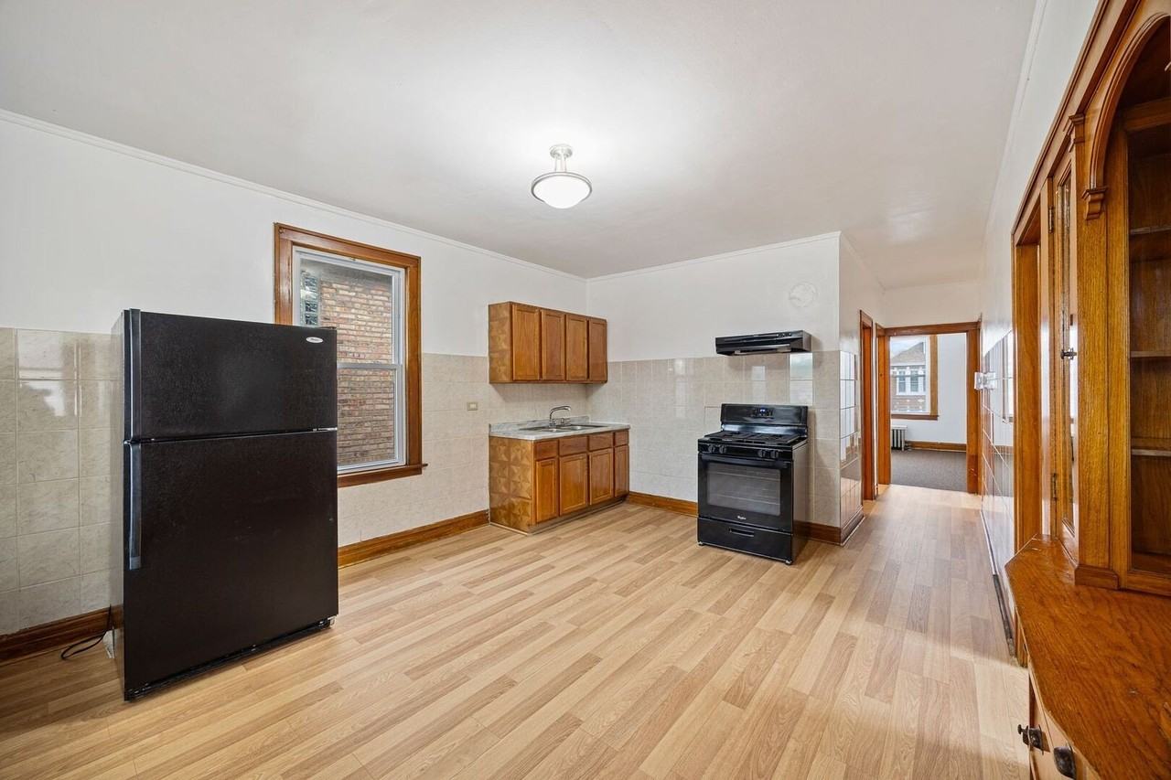4749 S Keeler Ave #2 - Photo 5 of 11