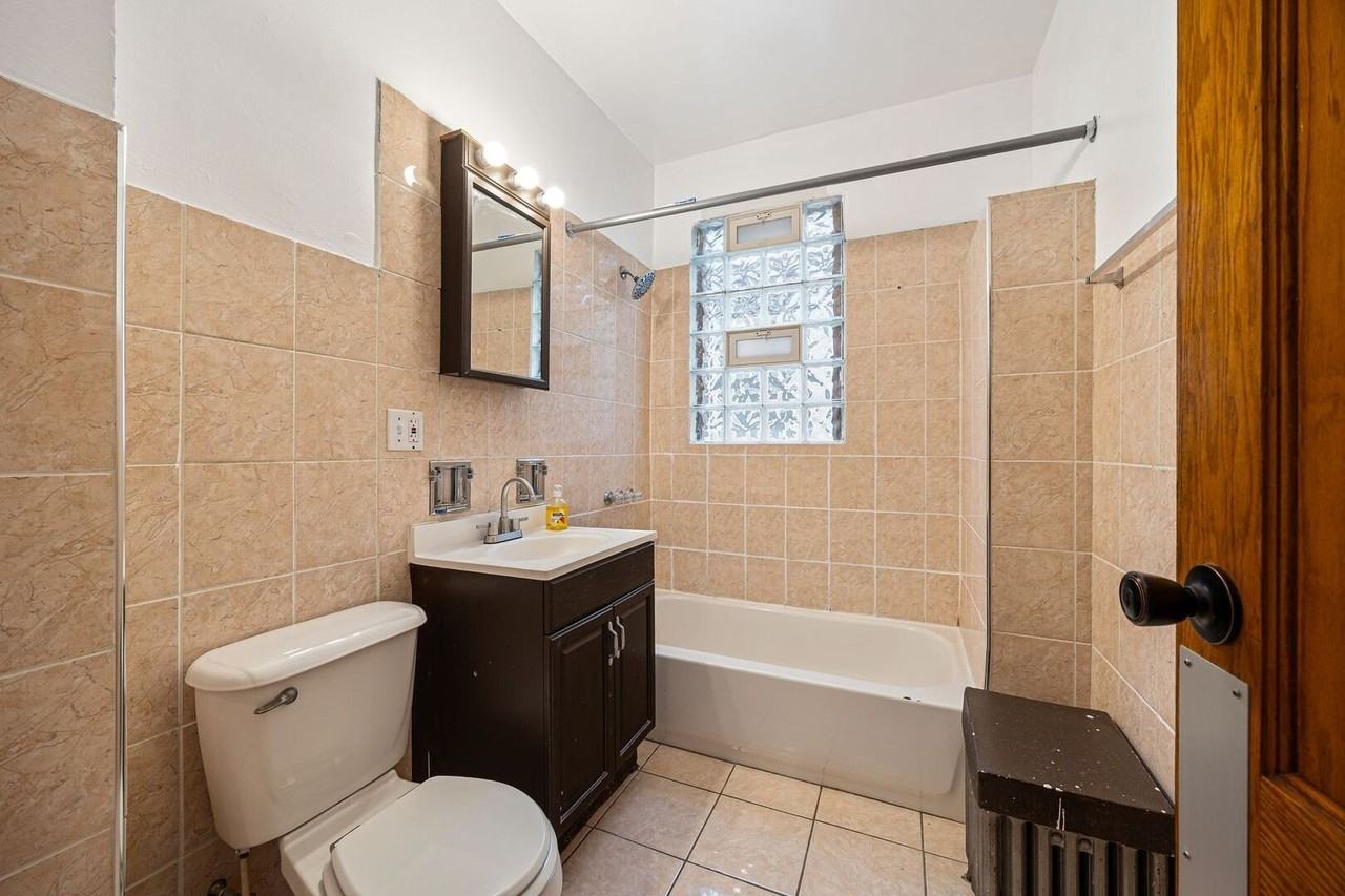 4749 S Keeler Ave #2 - Photo 7 of 11