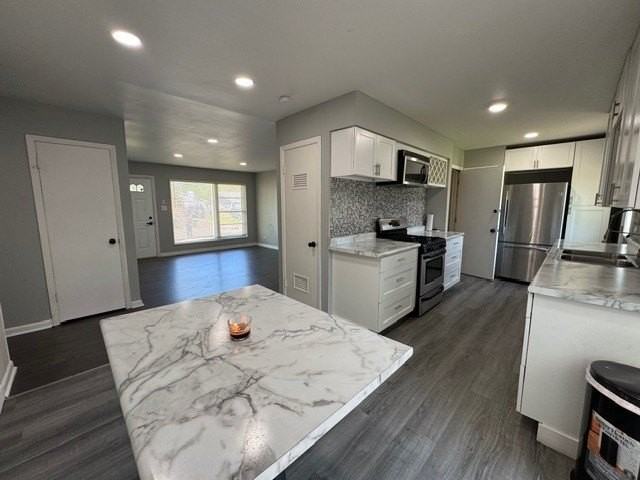 1123 Cedar Ln - Photo 3 of 12