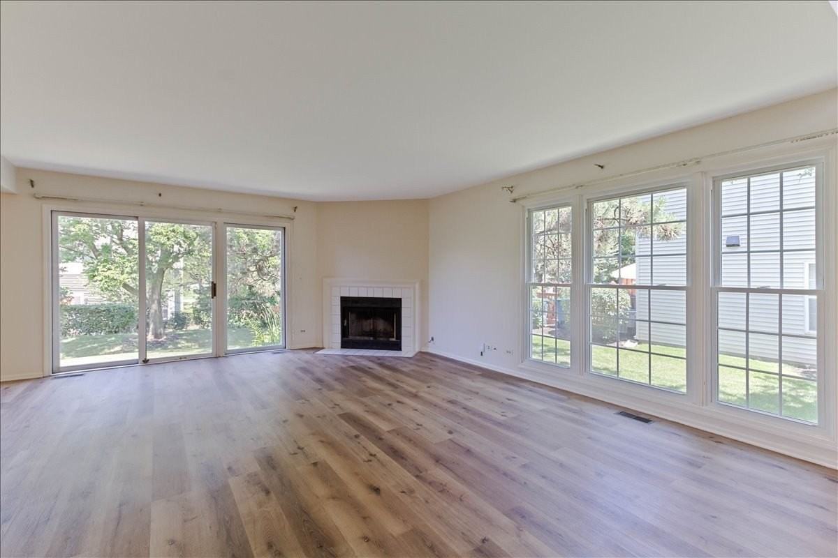 309 E Theodore Ln - Photo 3 of 30