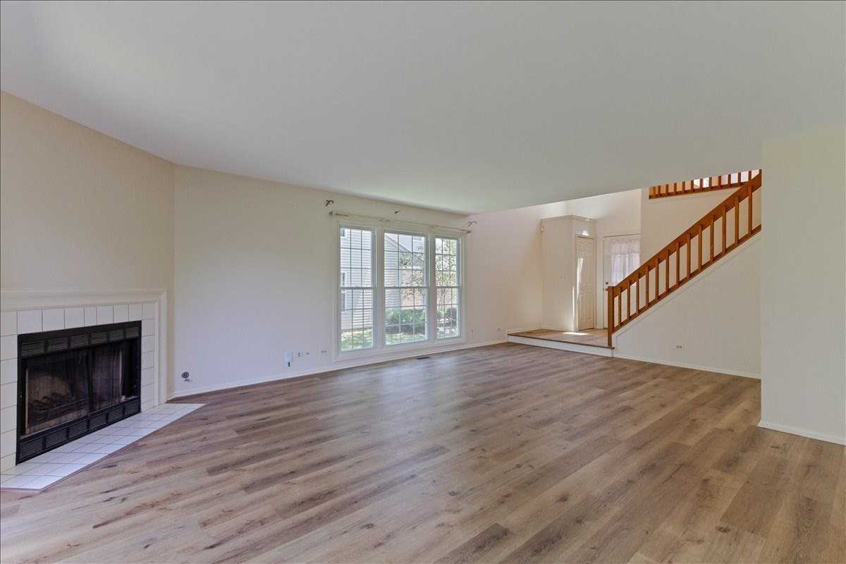 309 E Theodore Ln - Photo 5 of 30