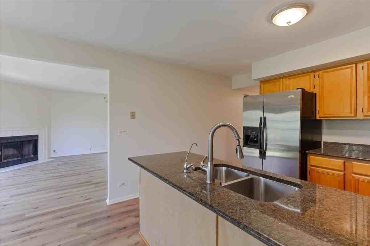 309 E Theodore Ln - Photo 6 of 30