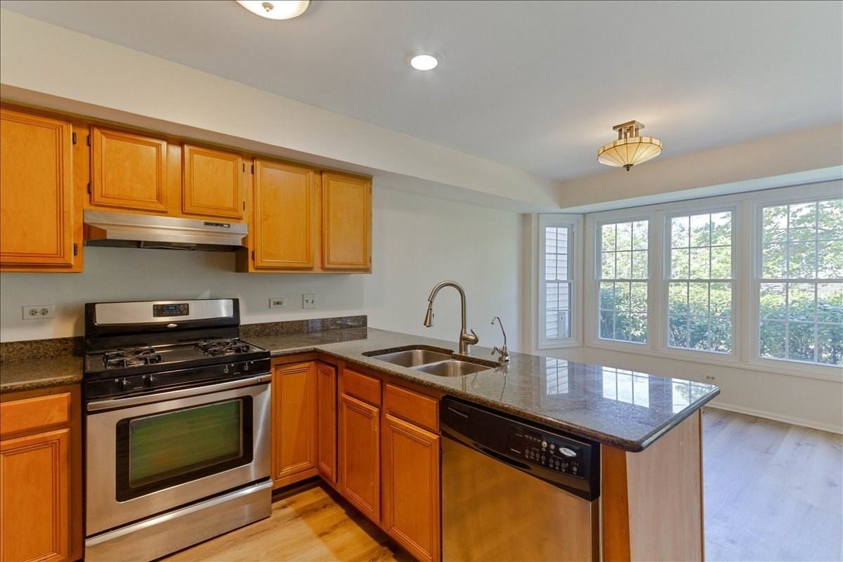 309 E Theodore Ln - Photo 7 of 30