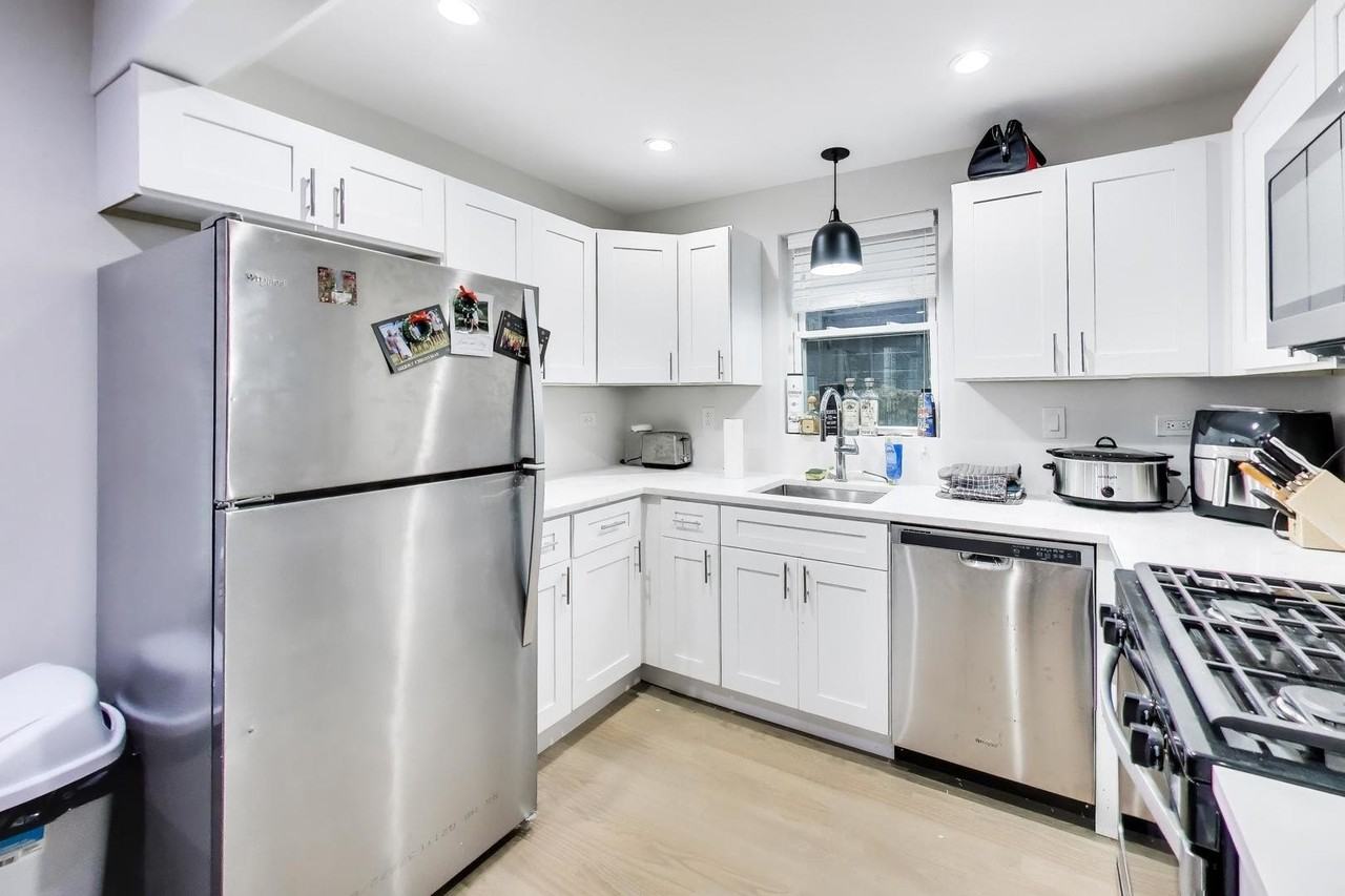 2021 W Shakespeare Ave #CH2 - Photo 5 of 14