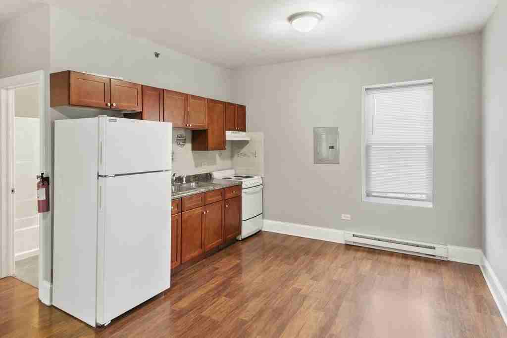 115 N Hickory St #C - Photo 2 of 8