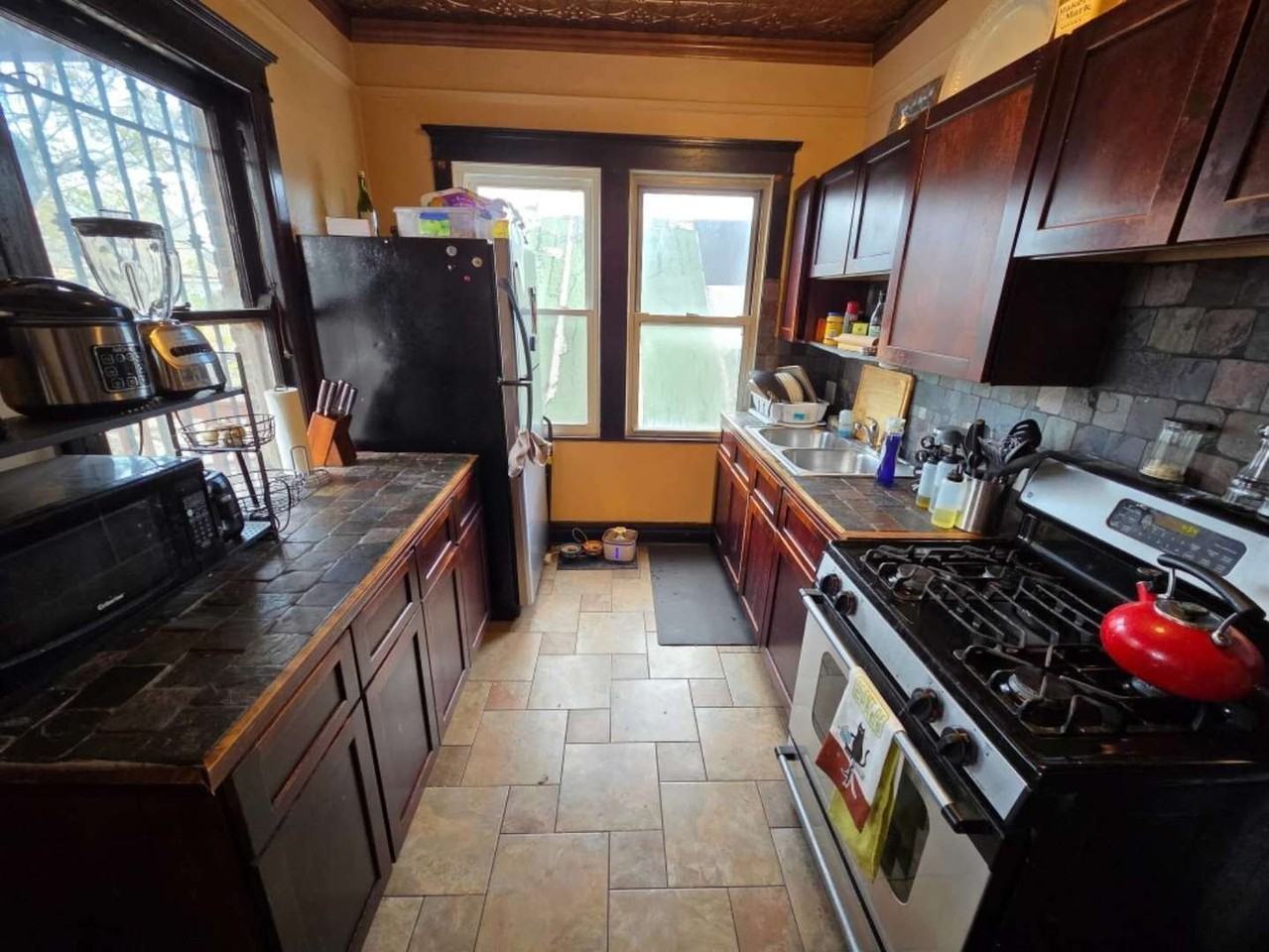 1532 W 19th St #2 - Photo 5 of 15