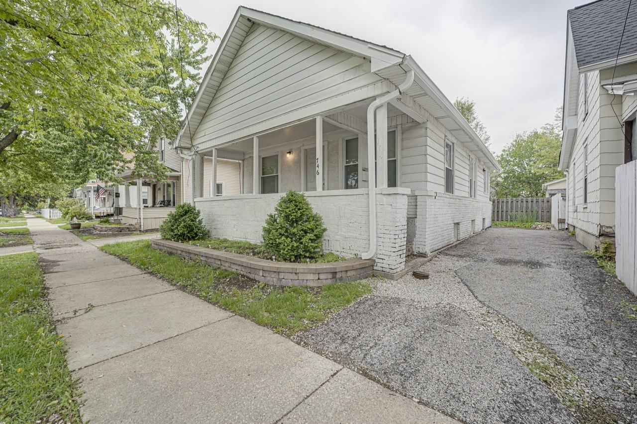 746 Jackson St - Photo 2 of 15