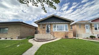 7532 W Ainslie St - Photo 1 of 1
