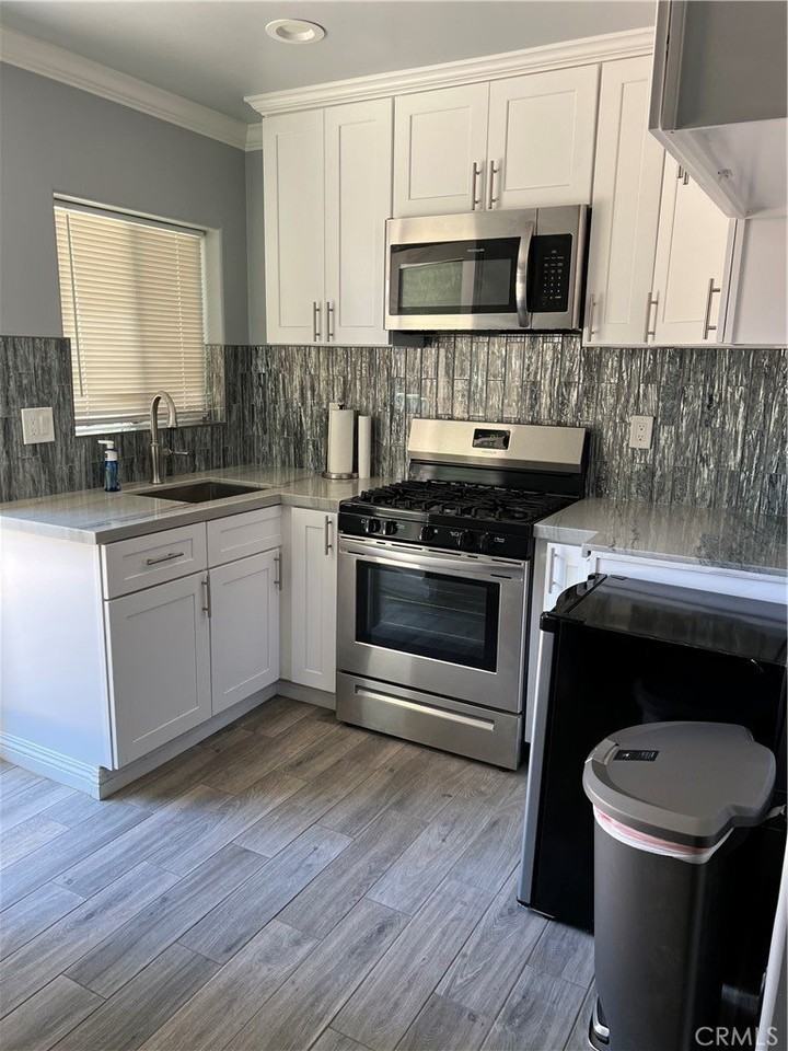 1147 E Lemon Ave - Photo 2 of 14