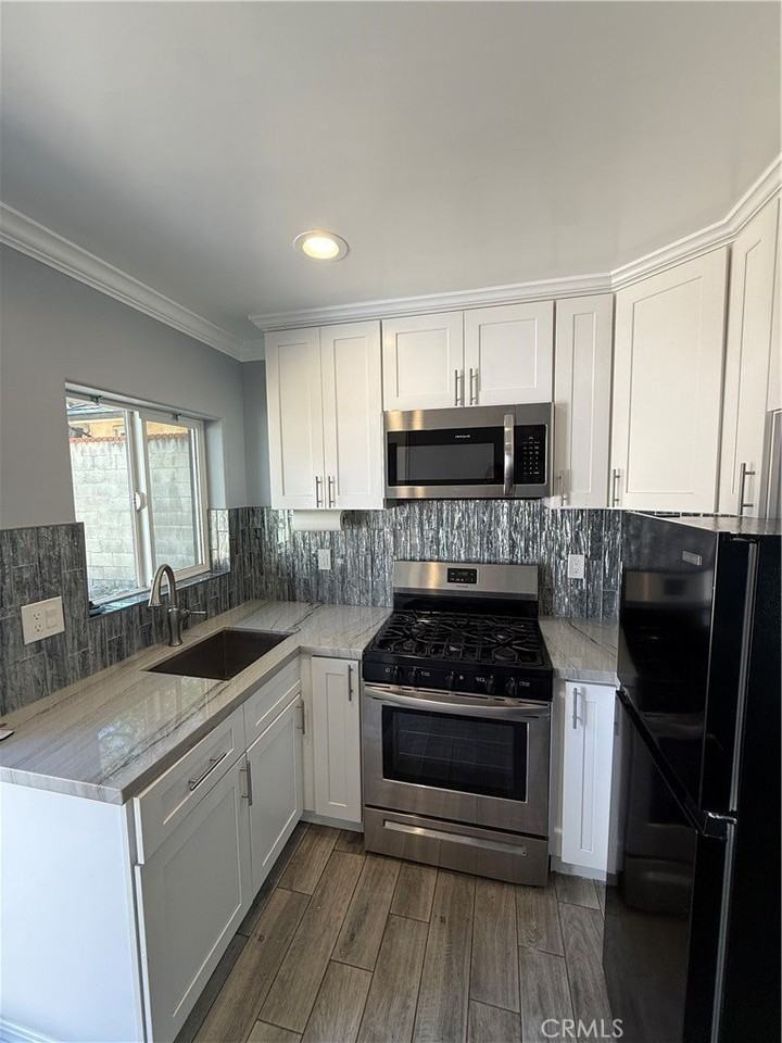 1147 E Lemon Ave - Photo 3 of 14
