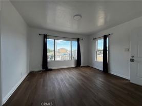 7215 S Van Ness Ave - Photo 1 of 1