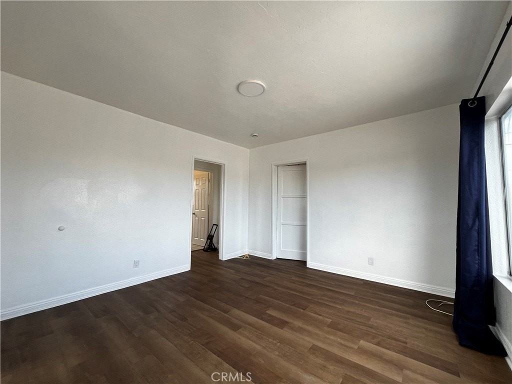 7215 S Van Ness Ave - Photo 3 of 9