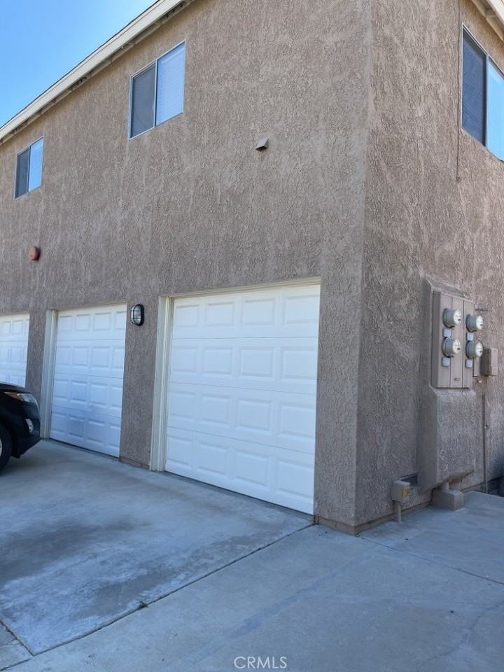 13757 Greenwood Pl #2 - Photo 3 of 21