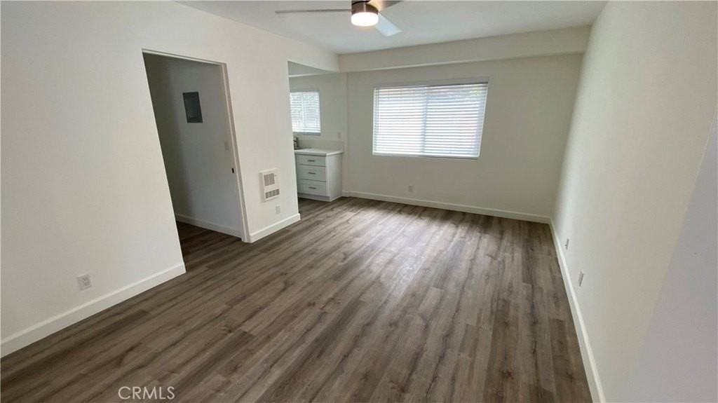 326 N Coast Hwy #D - Photo 3 of 11