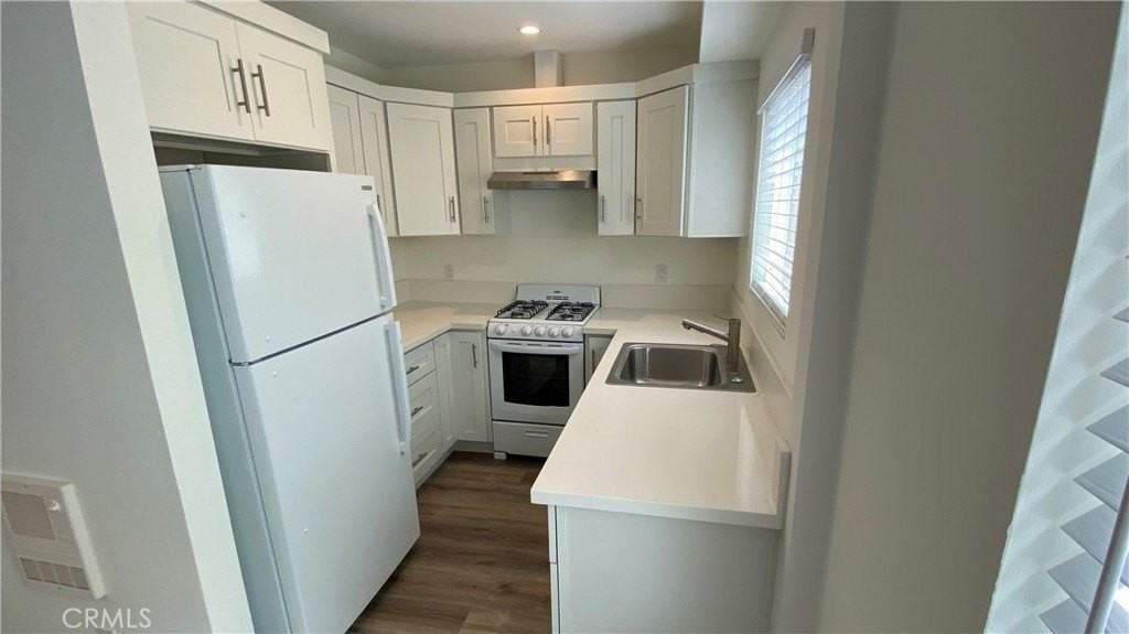 326 N Coast Hwy #D - Photo 5 of 11