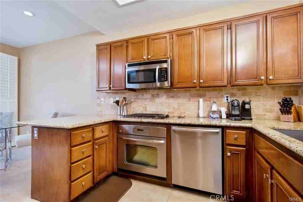 39 Fleurance St - Photo 2 of 25