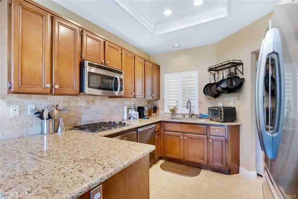 39 Fleurance St - Photo 3 of 25
