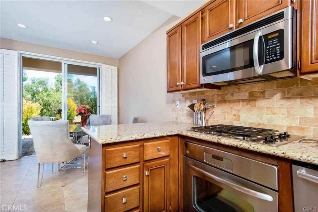 39 Fleurance St - Photo 4 of 25