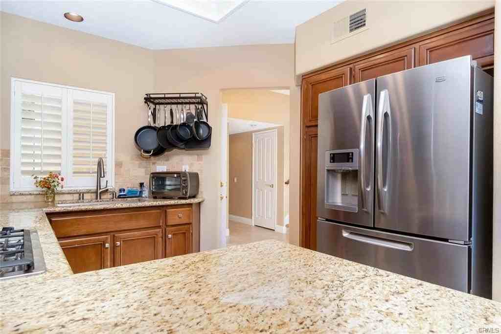 39 Fleurance St - Photo 5 of 25