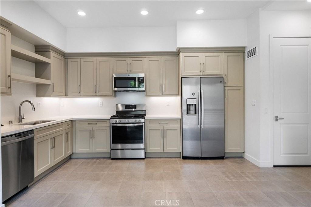 1632 Doheny Way - Photo 3 of 20