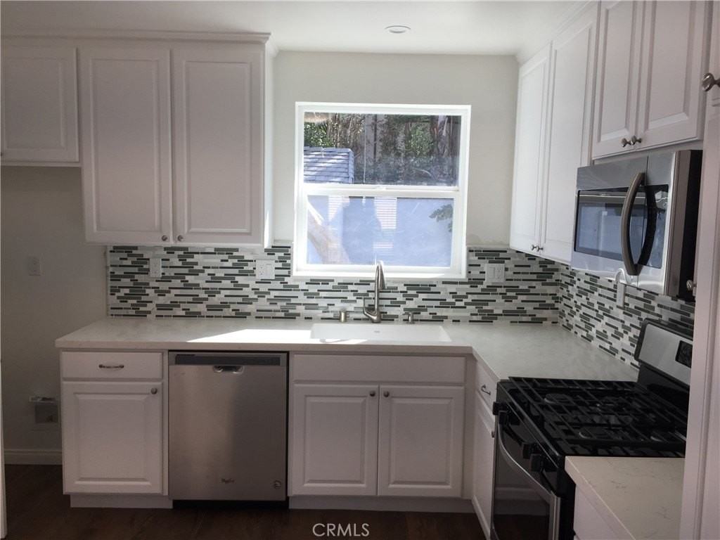 2408 Carlton Pl - Photo 4 of 15