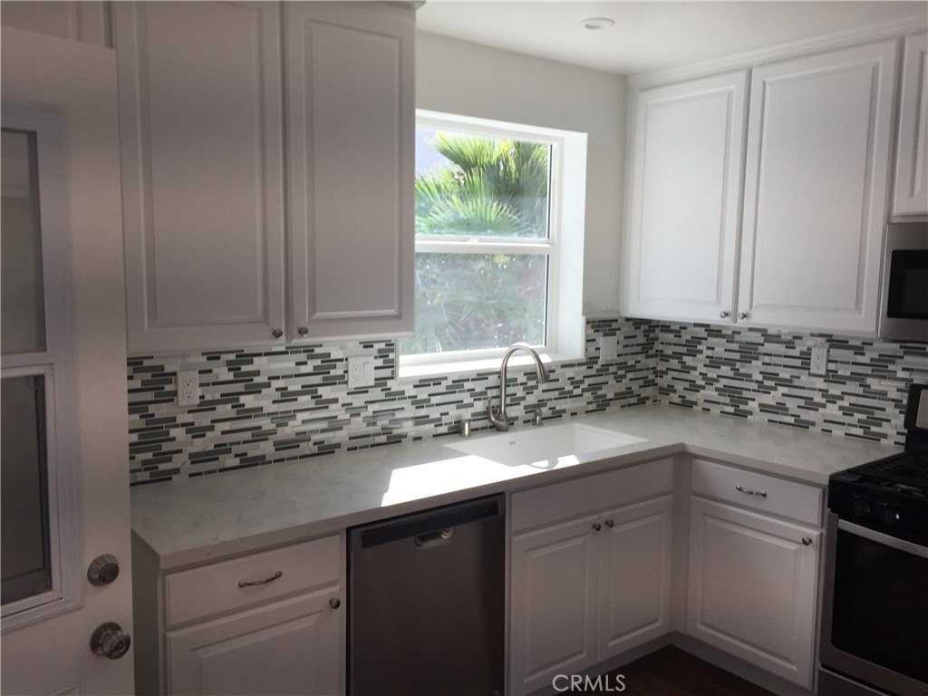 2408 Carlton Pl - Photo 5 of 15