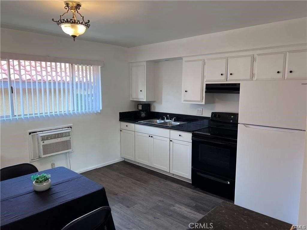 315 E 8th St - Photo 3 of 11