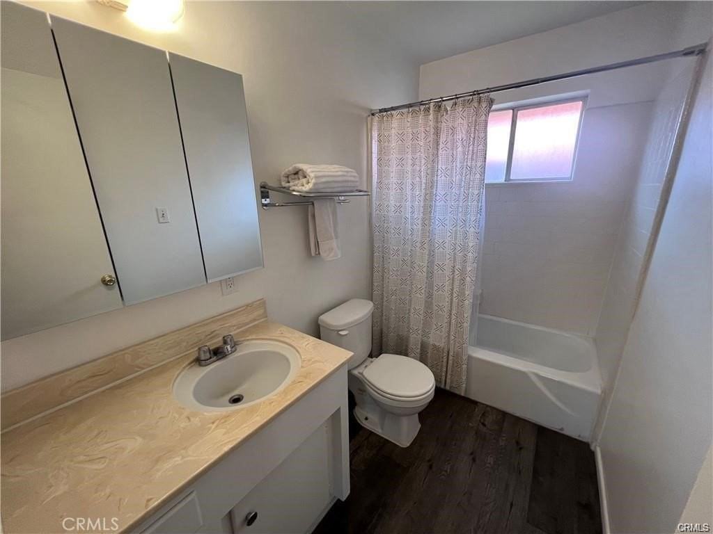 315 E 8th St - Photo 6 of 11