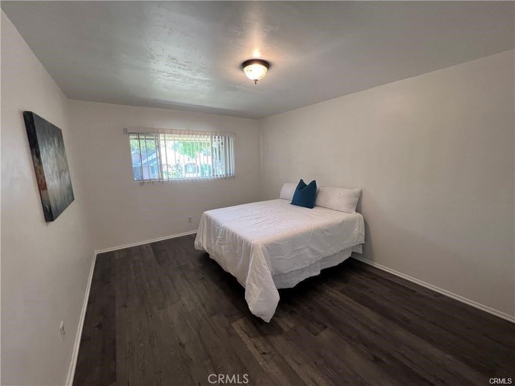 315 E 8th St - Photo 7 of 11