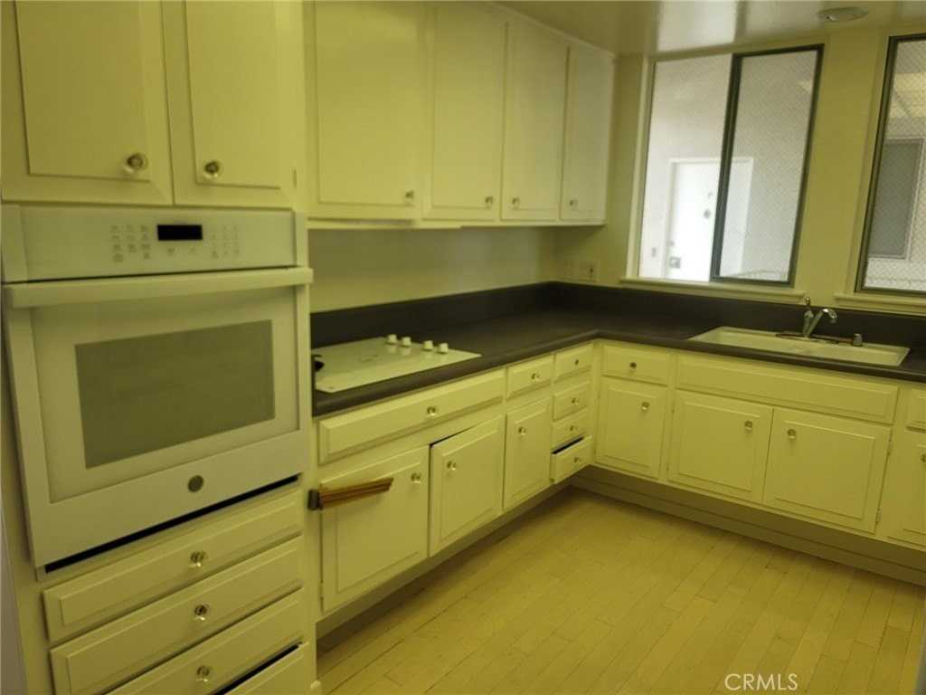 715 Avenida Majorca #O - Photo 5 of 19