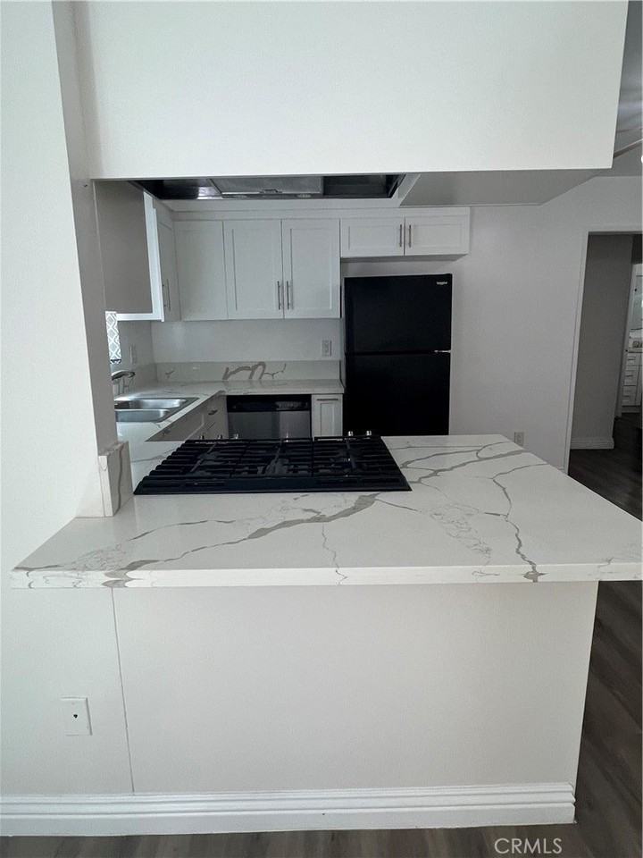 219 N Irena Ave #2 - Photo 2 of 7