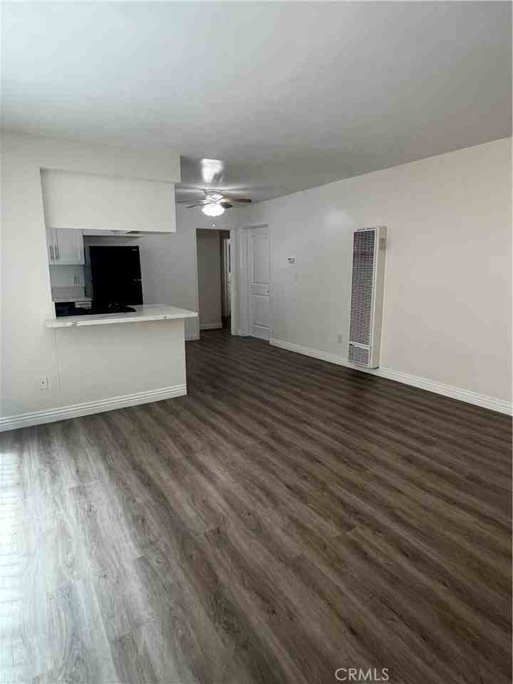 219 N Irena Ave #2 - Photo 3 of 7
