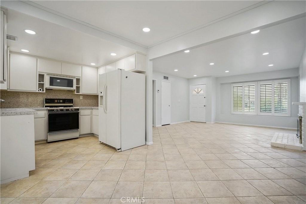 7055 Avenida Leon - Photo 4 of 25