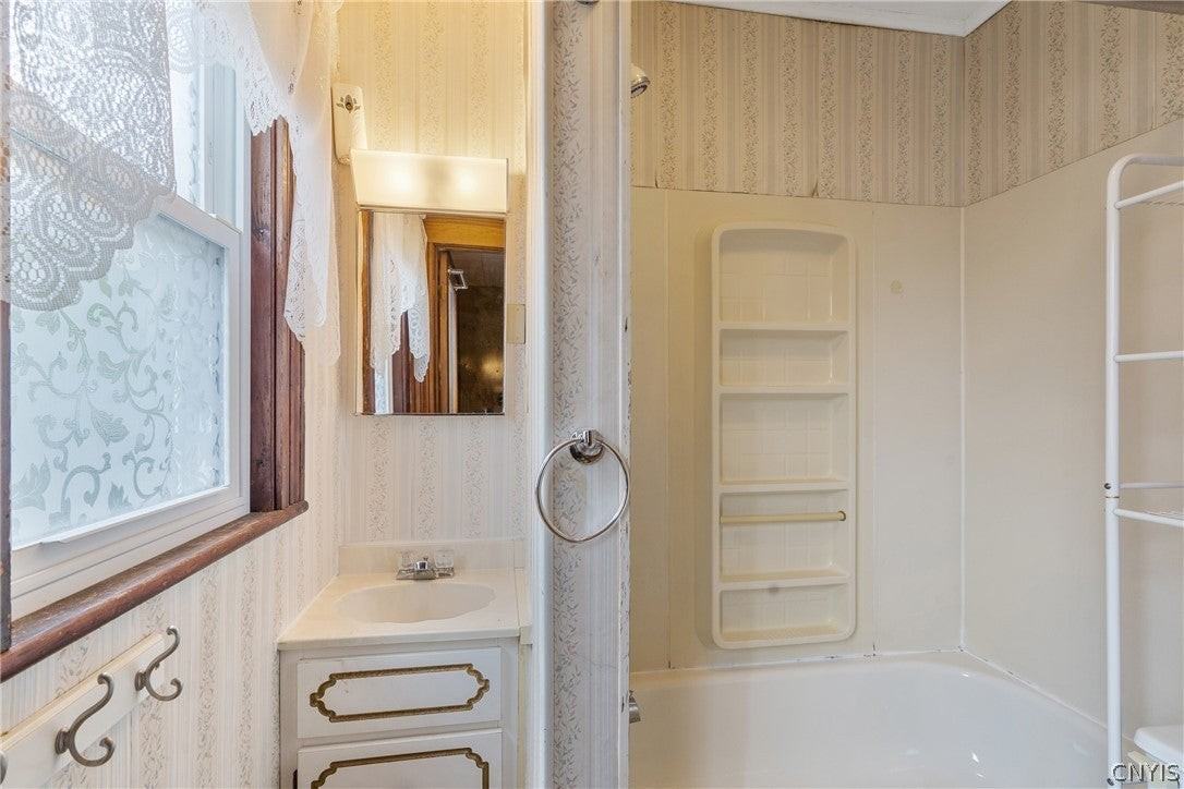 115 W 1st St S - Photo 5 of 19