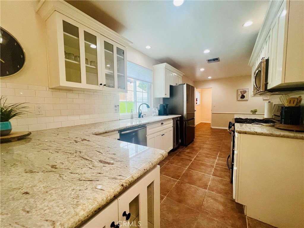 5309 Lockhurst Dr - Photo 7 of 30
