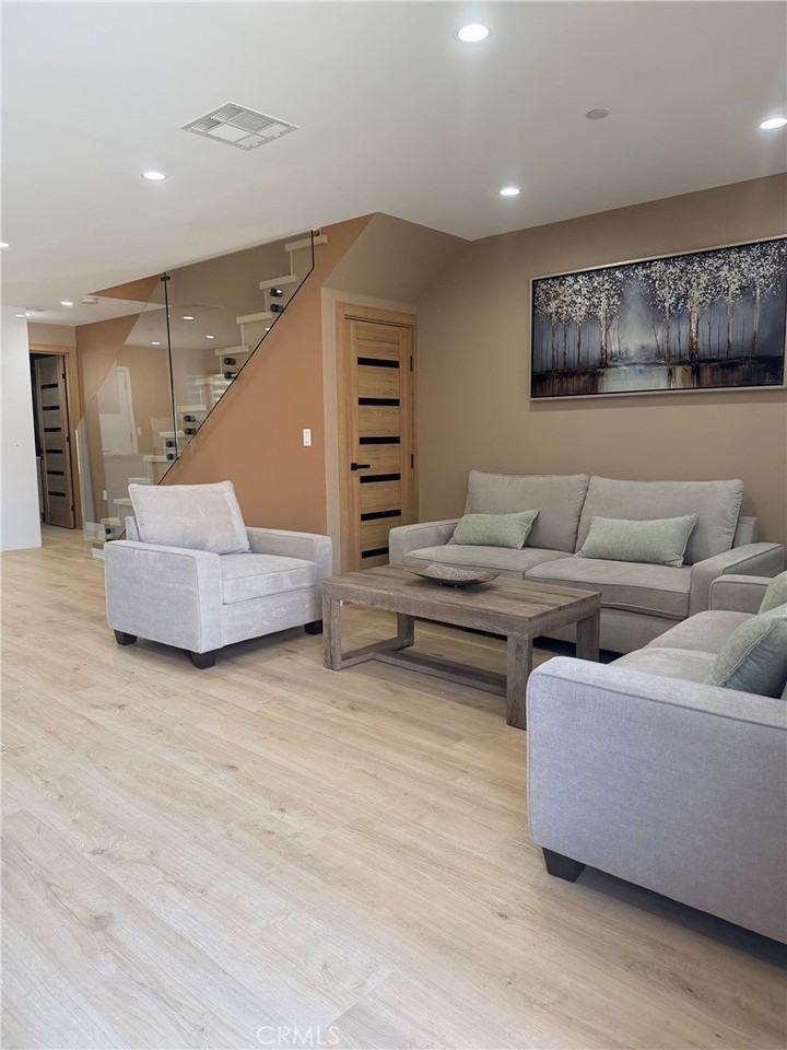 8242 Morse Ave - Photo 2 of 6