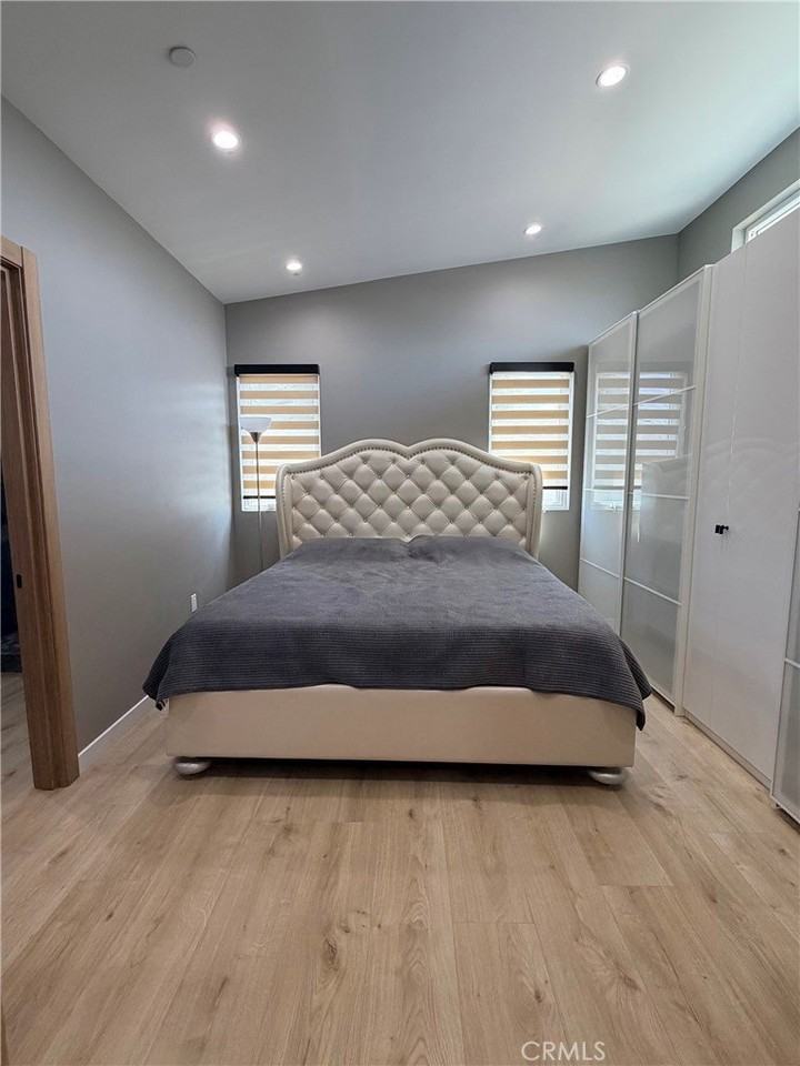 8242 Morse Ave - Photo 5 of 6