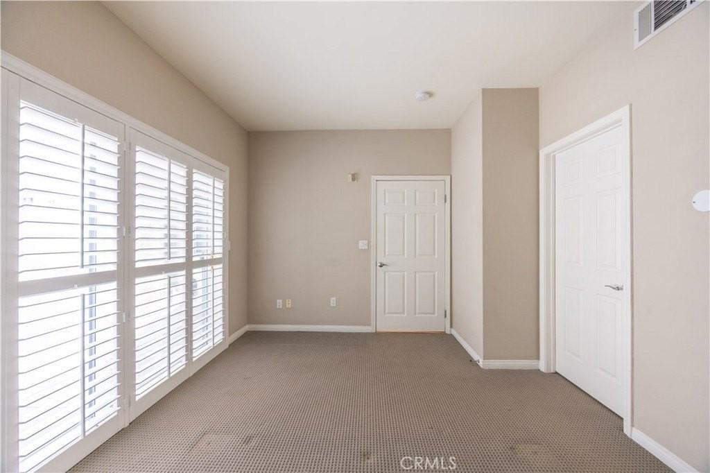 80 N Raymond Ave #106 - Photo 5 of 26