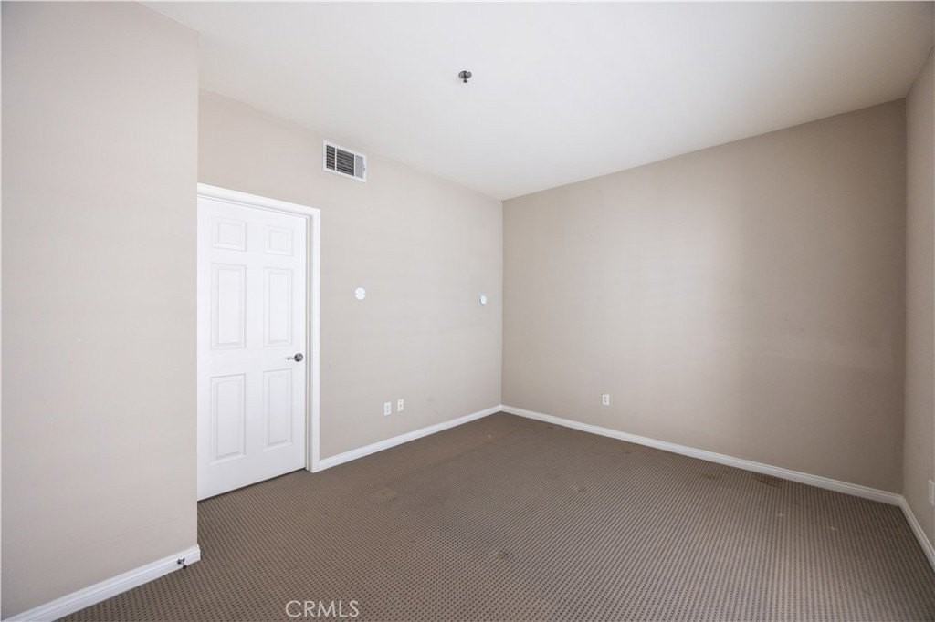 80 N Raymond Ave #106 - Photo 7 of 26