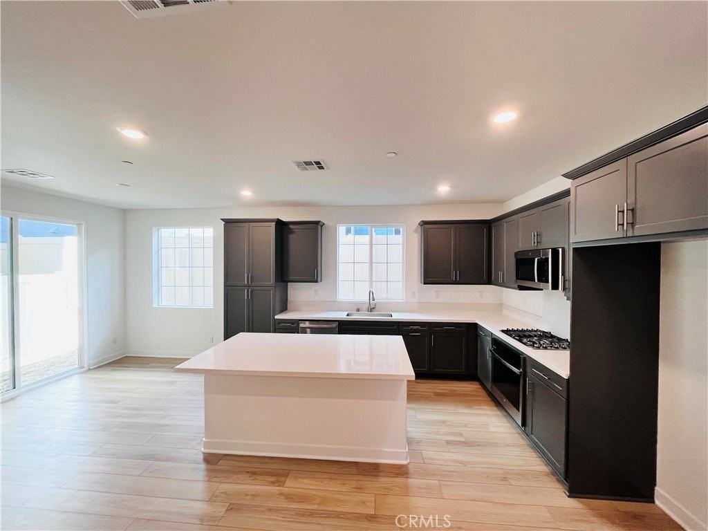 2031 Divine Arroyo - Photo 7 of 33