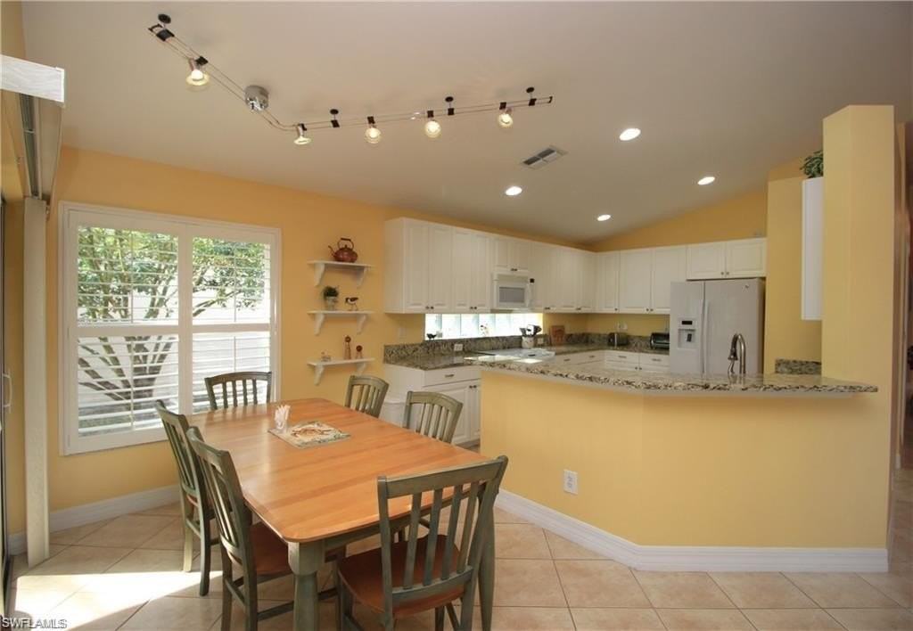 2322 Butterfly Palm Dr - Photo 3 of 32