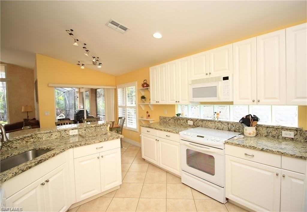 2322 Butterfly Palm Dr - Photo 3 of 32