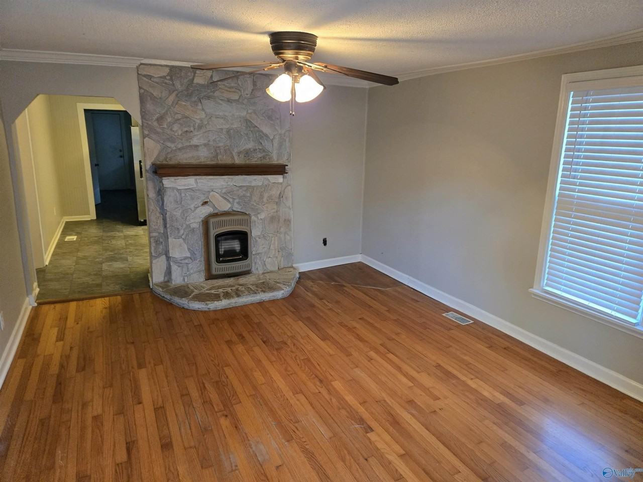 410 Mccullough Ave Ne - Photo 3 of 22