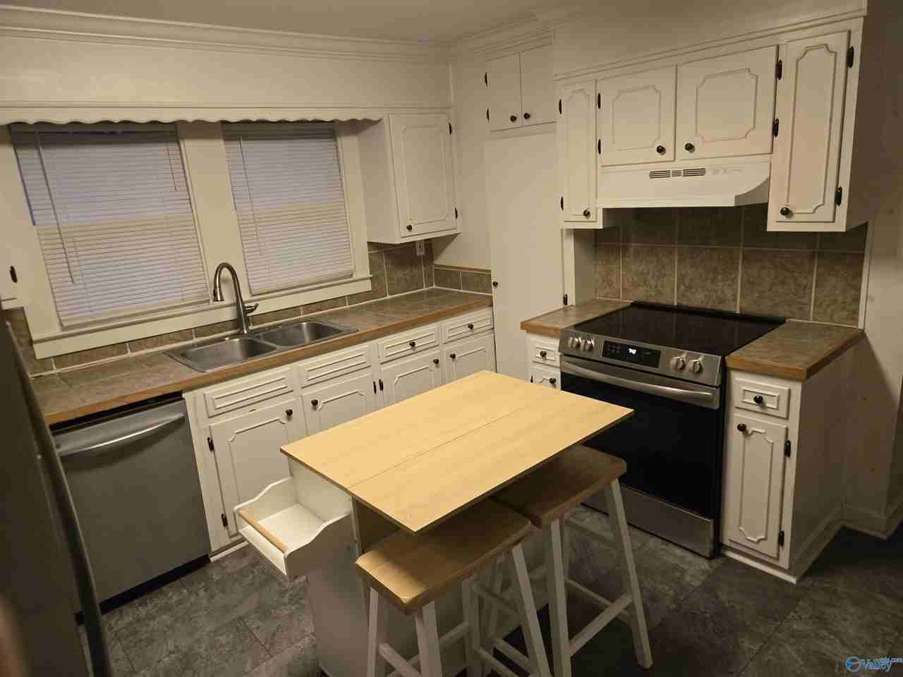 410 Mccullough Ave Ne - Photo 6 of 22